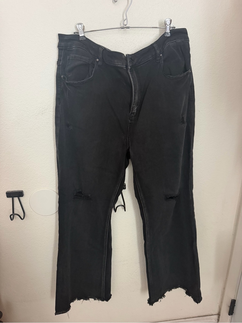 Women's Black Relaxed Distressed Jeans
